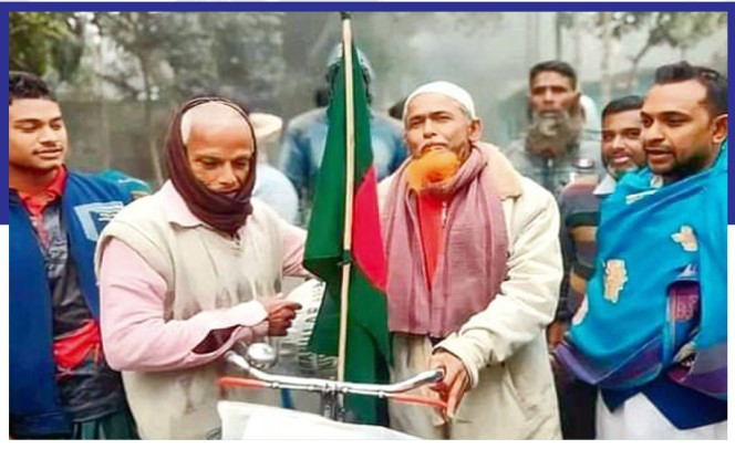 সাইকেল চালিয়ে হজ করতে যাচ্ছেন বৃদ্ধ আইয়ুব আলী